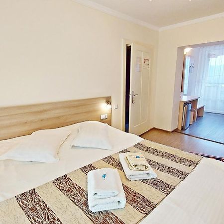 ホテル Casa Giulia Băile Olăneşti エクステリア 写真