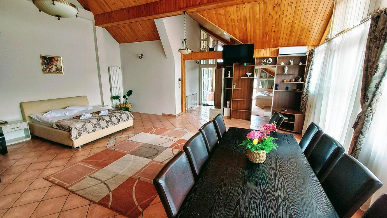 ホテル Casa Giulia Băile Olăneşti エクステリア 写真