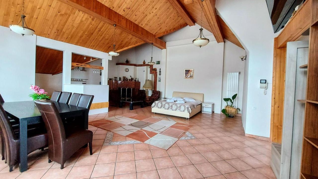 ホテル Casa Giulia Băile Olăneşti エクステリア 写真