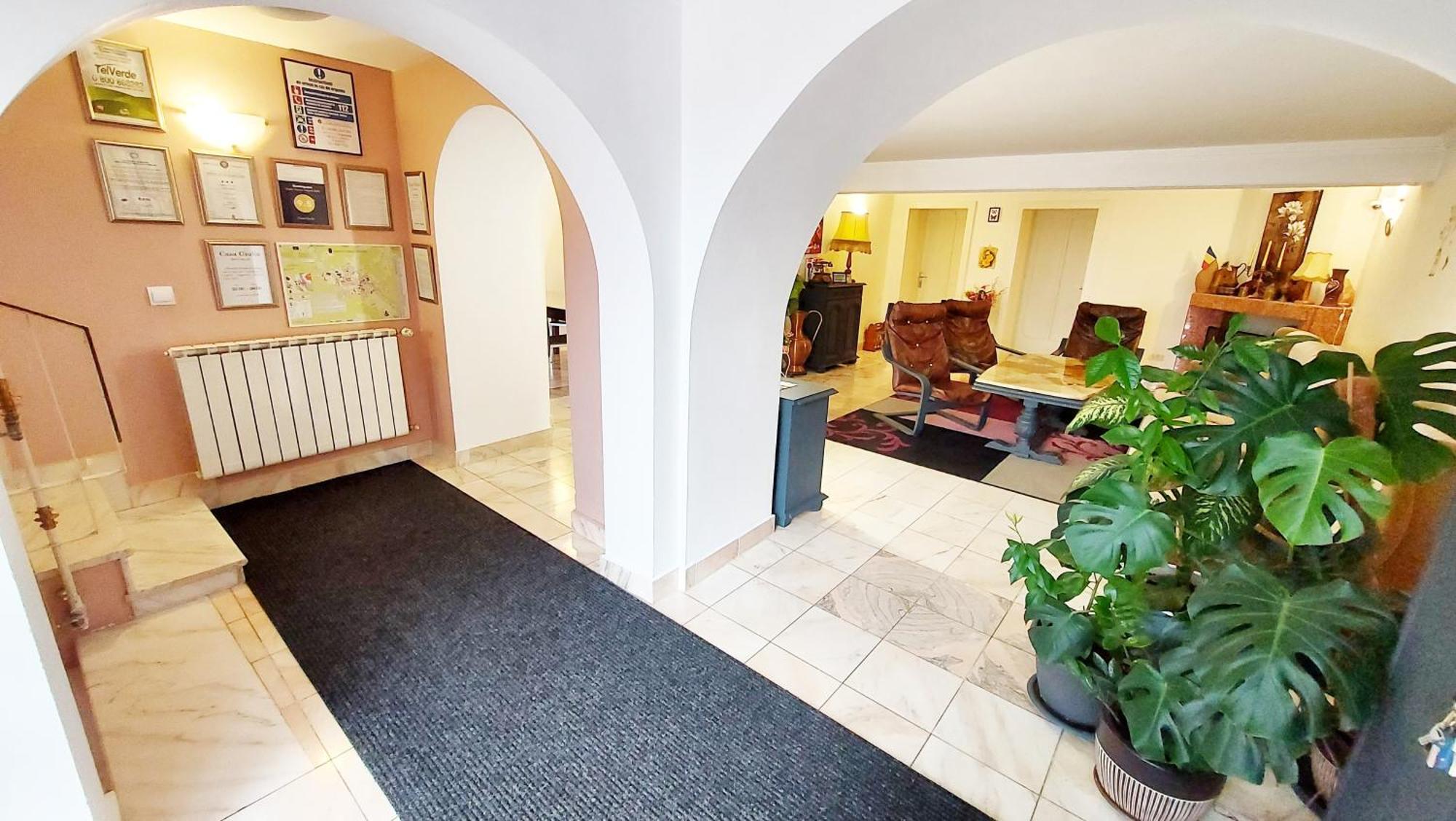 ホテル Casa Giulia Băile Olăneşti エクステリア 写真