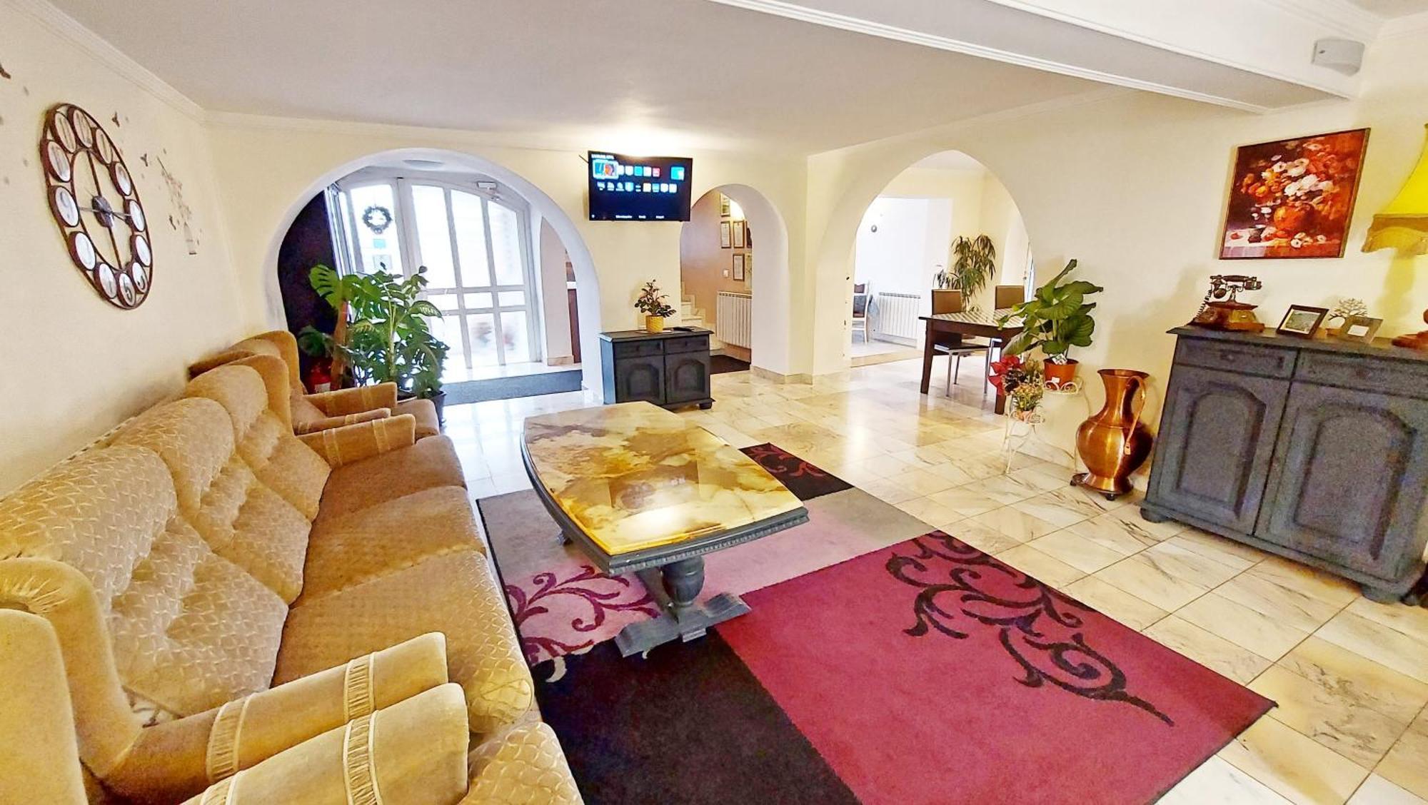 ホテル Casa Giulia Băile Olăneşti エクステリア 写真