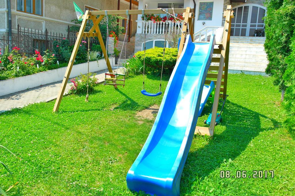 ホテル Casa Giulia Băile Olăneşti エクステリア 写真